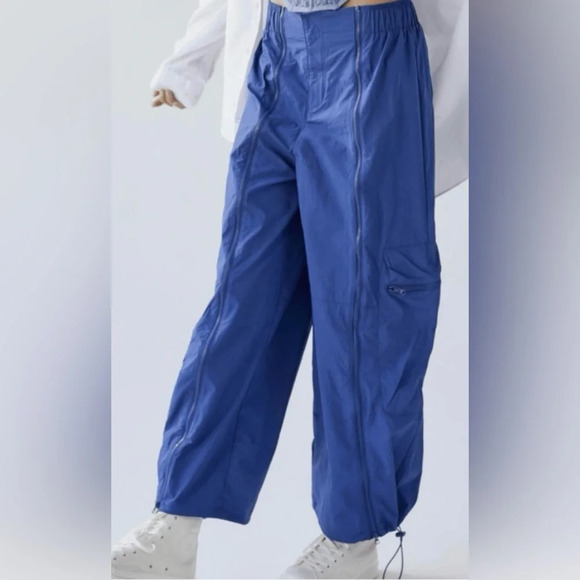 Urban Outfitters Nylon Balloon Pant Blue size 12 - Picture 1 of 13